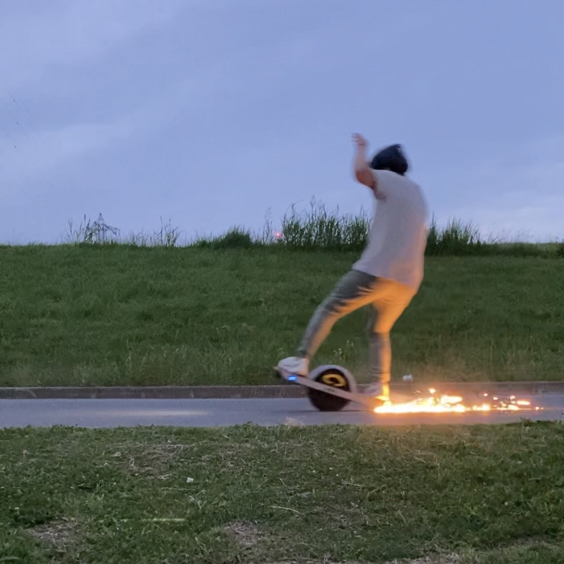 Draggin’Tail（Onewheel用の発火装置）